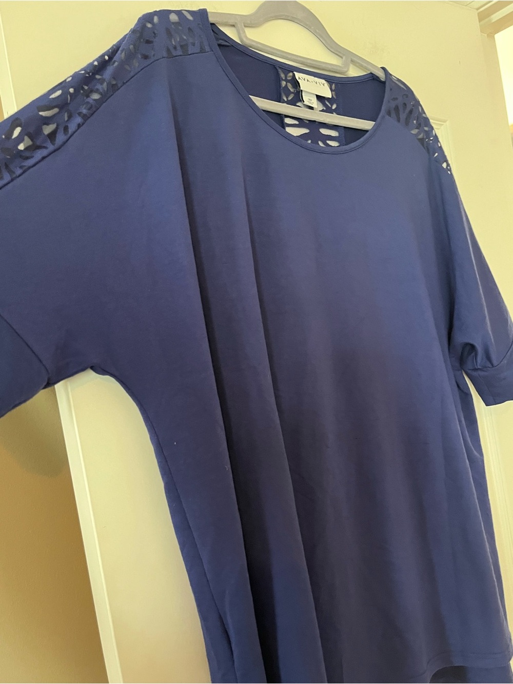 Ava & Viv Dark Royal Blue Laser-Cut Shoulder Long Top - Women’s Size 3X - Picture 8 of 14
